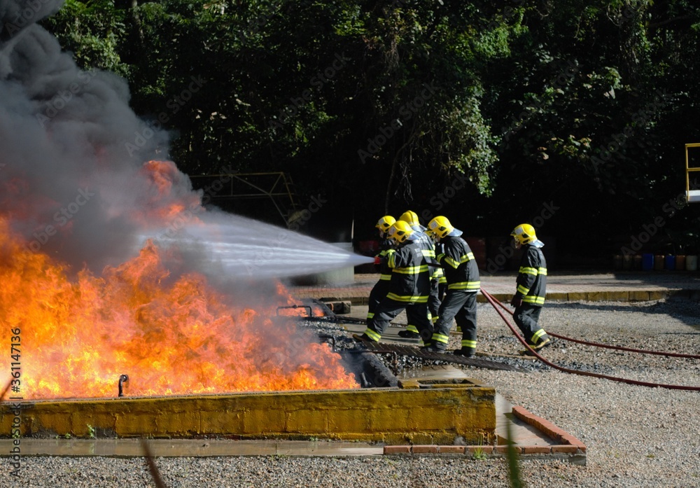 Fototapeta premium firefighters putting out a fire