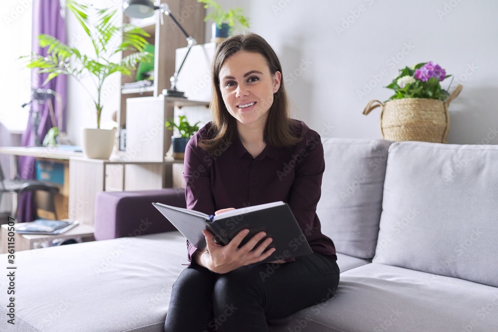 Portrait of young confident smiling female consultant, psychologist with business notebook - obrazy, fototapety, plakaty 