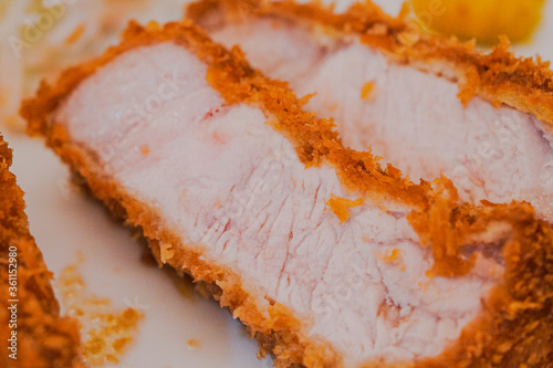 Wallpaper Mural 바삭하게 튀긴 돈가스 플레이팅 Torontodigital.ca