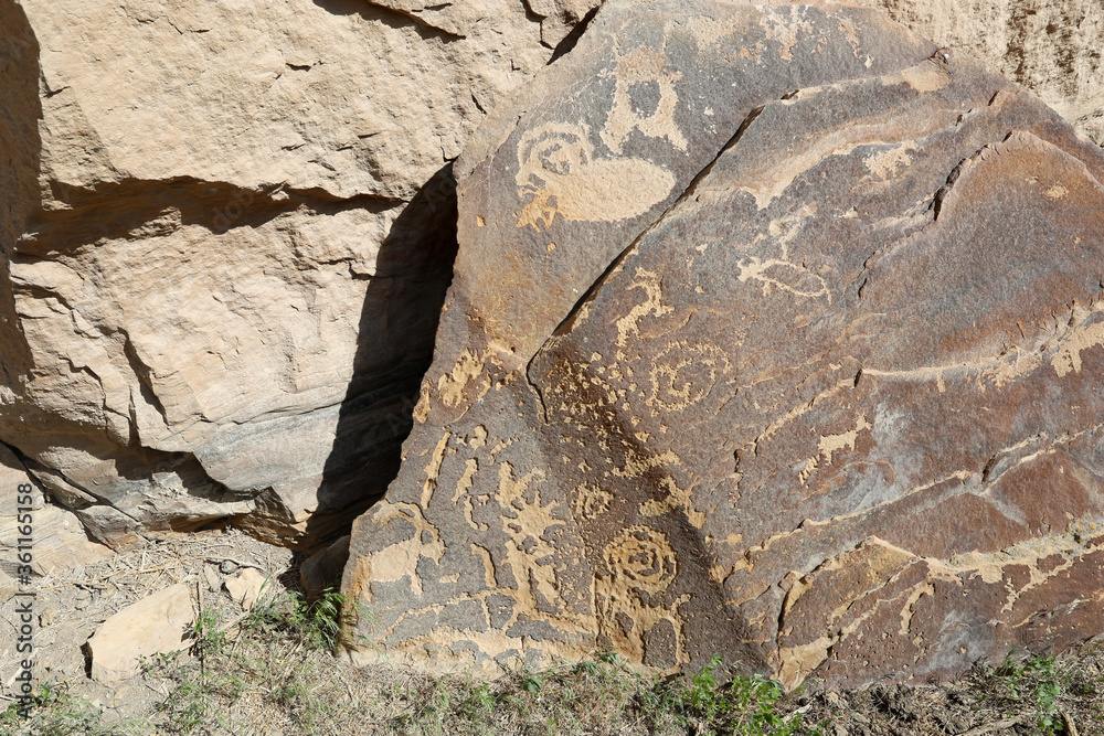 Ancient Native American Indian rock art petroglyph boulder Utah 1478 ...