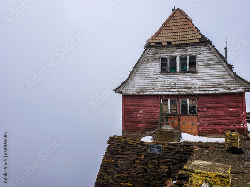 Rustic cabin with a lot of background fog in Chacaltaya
 photo