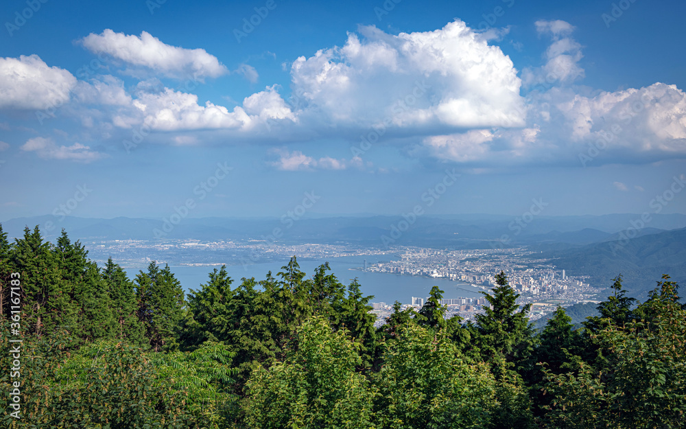 比叡山からの琵琶湖と大津市の眺望