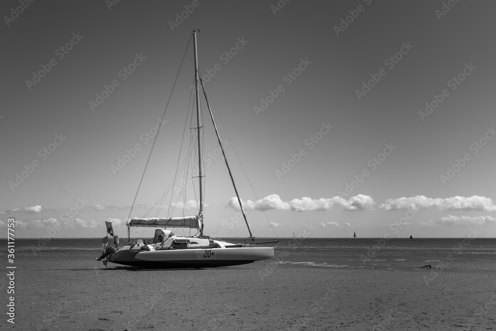 Twin deck catamaran sail vessel run upon the sands on Terschelling island; strike bottom; get aground 