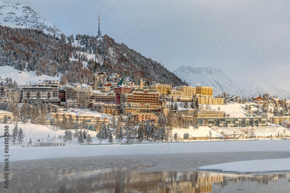 Aussicht auf St.Moritz im Winter, Engadin, Graubünden, Schweiz