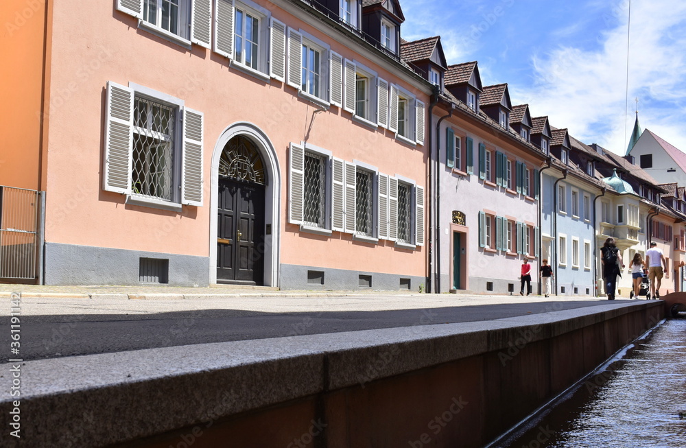 Bunte Häuser in der Herrenstraße in Freiburg