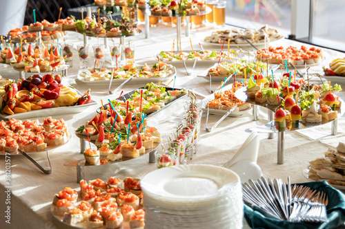 Bild auf Leinwand banquet hall food photography on table interior room