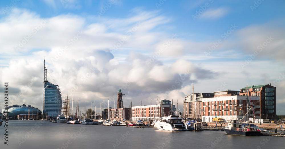 Naklejka premium Ein Sturm zieht auf in Bremerhaven