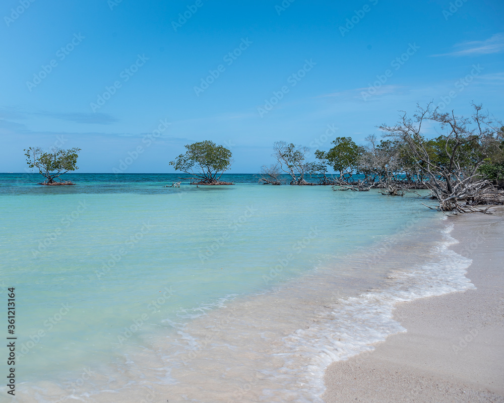 Playas de arena blanca y aguas turquesa de Cuba