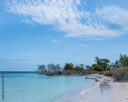 Playas de arena blanca y aguas turquesa de Cuba