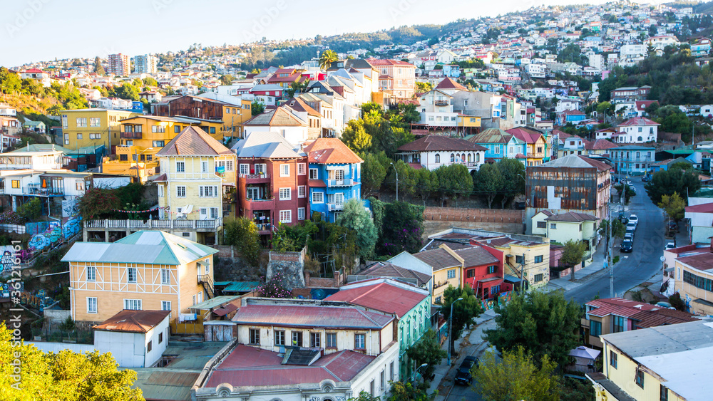 Naklejka premium colourful houses in the hilly city of Valparaiso Chile