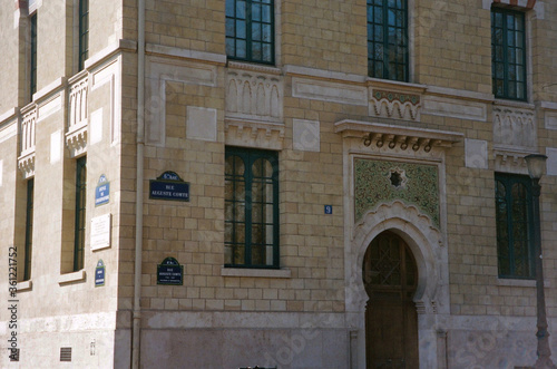 Fototapeta Naklejka Na Ścianę i Meble -  Building in Paris, France 