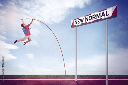 Foto Student doing pole vault with New Normal text