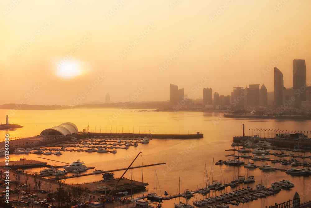 Fototapeta premium sunset over the harbor