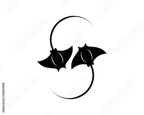 Two stingray form a S letter