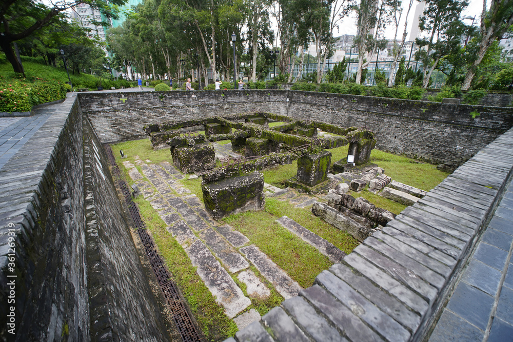 HONGKONG is a city in SOUTH EAST ASIA, many skyscrapers, densely population, the temperature is comfortable, and the beautiful scenery HONGKONG is a city in SOUTH EAST ASIA, many skyscrapers, densely population, the temperature is comfortable, and the beautiful scenery