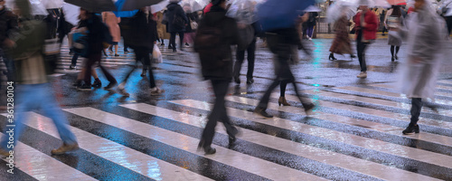 People crossing street on rainy night, Tokyo, Japan 雨の夜 渋谷スクランブル交差点を渡る人々