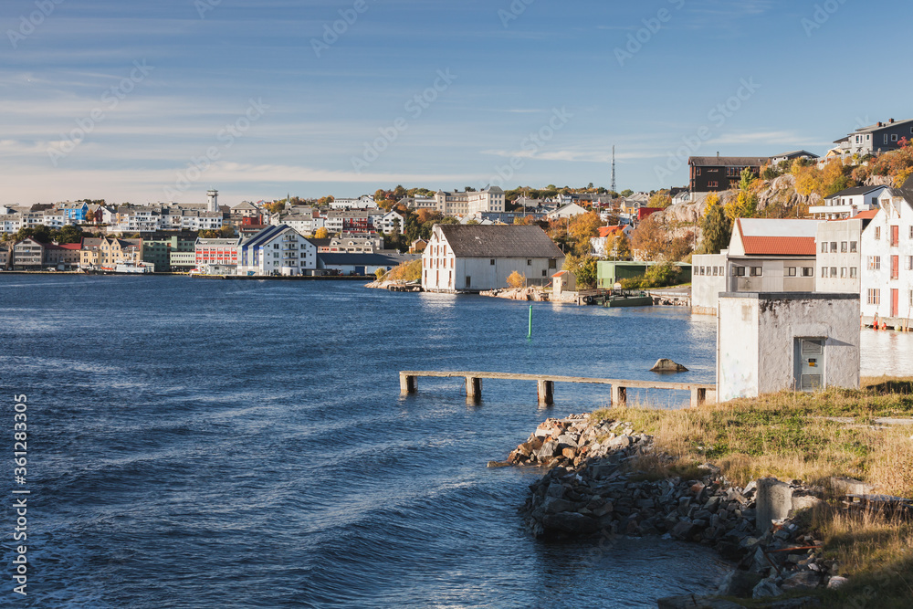 Obraz premium Kristiansund, coastal Norwegian landscape, old town