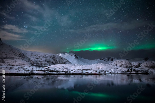 Polarlicht   ber den Lofoten - Norwegen im Winter