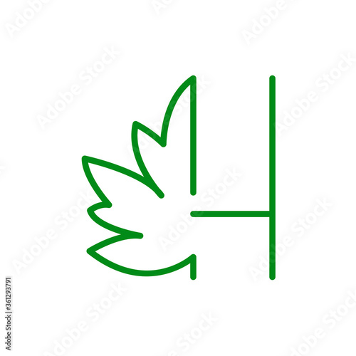 Concepto hoja de árbol. Logotipo lineal letra H con mitad hoja de arce en color verde
