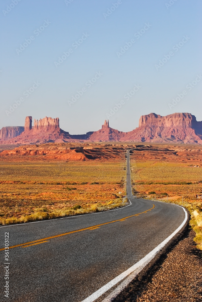  Monument Valley in the red desert