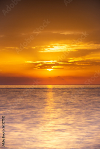 Fototapeta Naklejka Na Ścianę i Meble -  sunrise on the sea horizon