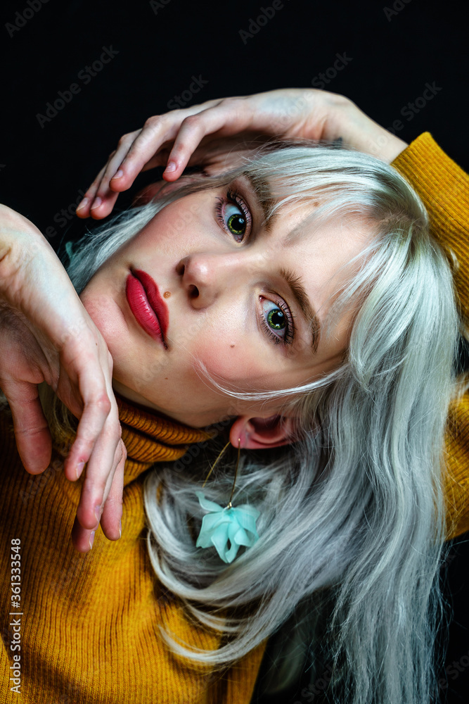 Naklejka premium simplicity of beauty, elegance stylish portrait