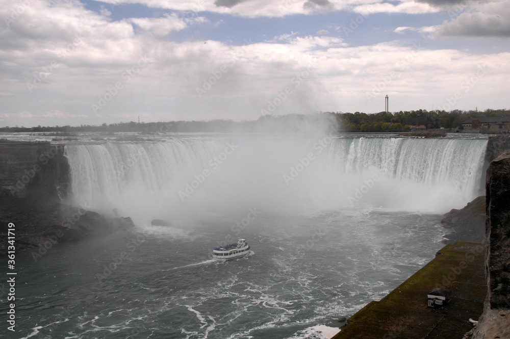 Niagara Falls Horseshoe Falls with Maid of the Mist Niagara Falls Horseshoe Falls with Maid of the Mist