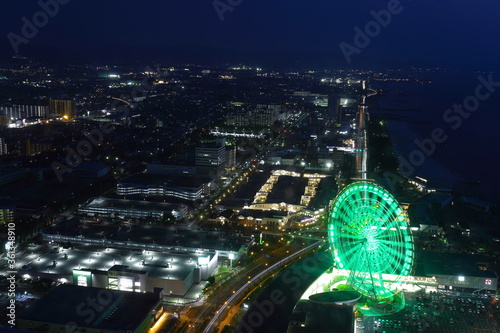 風景、観覧車、空、海、浜、青、旅行、観光、山、展望、高所、見晴らし、晴れ、光、モーション、黒、大阪府、泉佐野市、関西、りんくうタウン、りんくう、街並み、建物、海辺、臨海、日本、