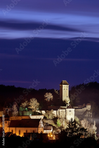 Burg Veldenstein in bayern zur blauen Stunde photo