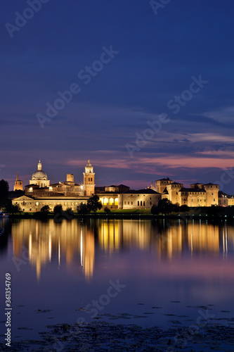 Mantua im Gadaland zur blauen Stunde © Thomas