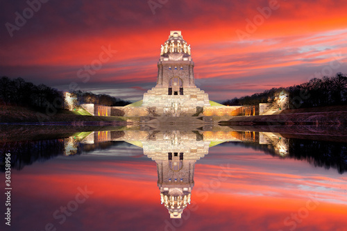 Völkerschlachtdenkmal Lepizig zur blauen Stunde photo