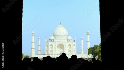 First glimpse of Taj Mahal, bustling crowd