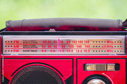 Billede på lærred Old radio receiver with analog tuning scale