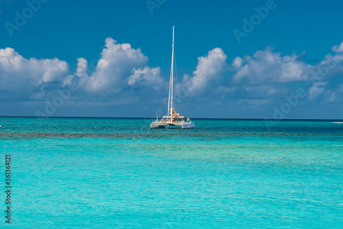 Fototapeta Naklejka Na Ścianę i Meble -  tropical island of the Caribbean, with blue sea and white beaches Anguilla