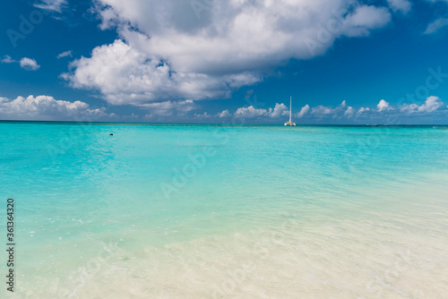 Fototapeta Naklejka Na Ścianę i Meble -  tropical island of the Caribbean, with blue sea and white beaches Anguilla