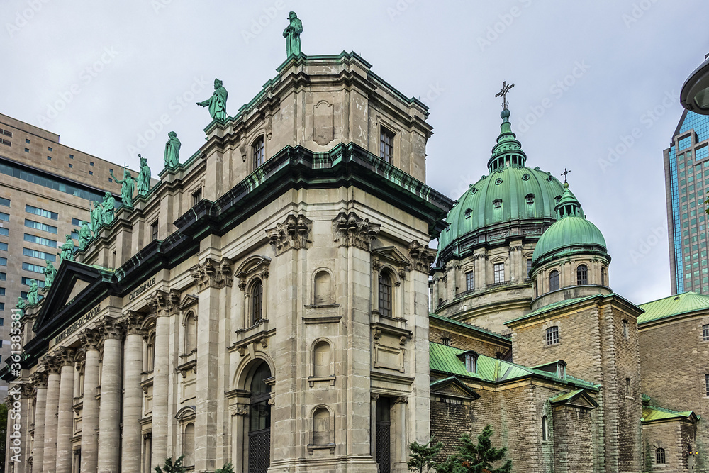 Obraz premium Mary, Queen of World Cathedral (Cathedrale Marie-Reine-du-Monde, 1894) - a minor basilica in Montreal. Mary, Queen of World Cathedral is third largest in Quebec. Montreal, Canada.