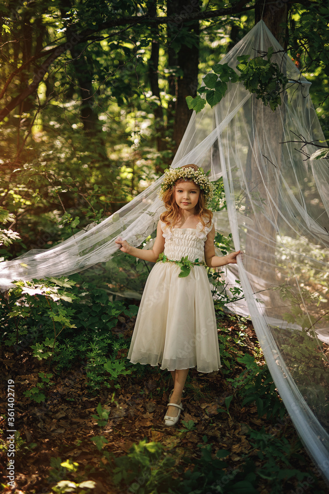 Fototapeta premium little girl in the woods