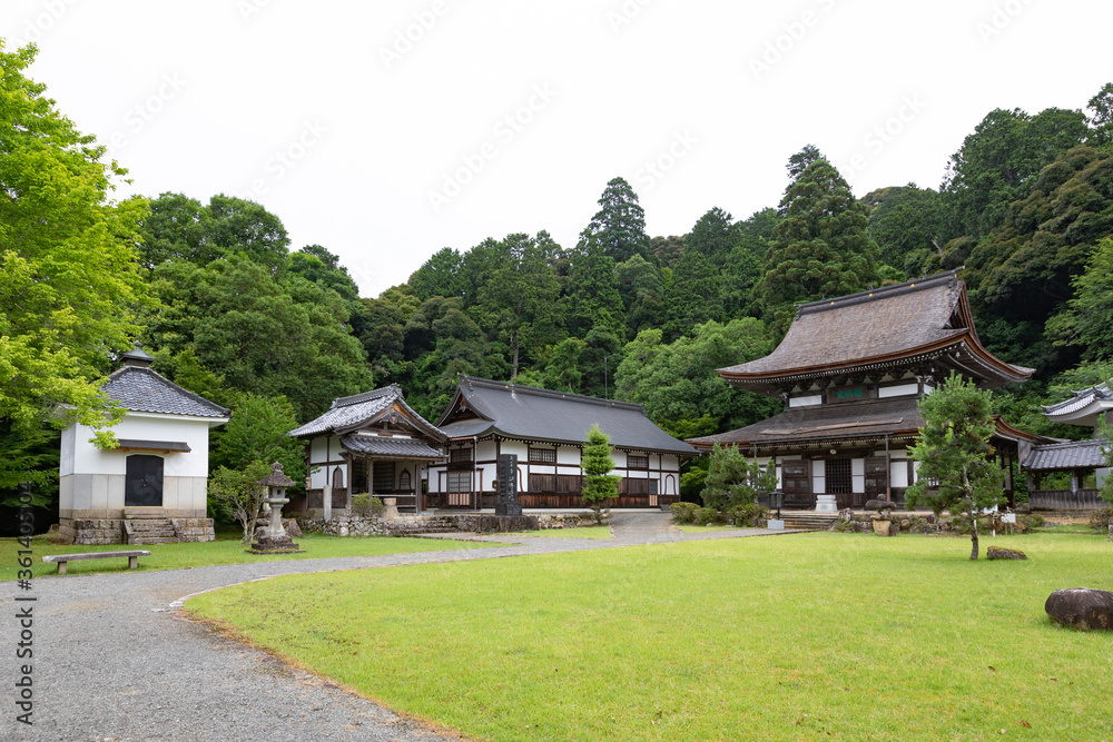 天寧寺 -明智光秀と弥兵次秀満の諸色免許等を与えられた文章が残る古刹-