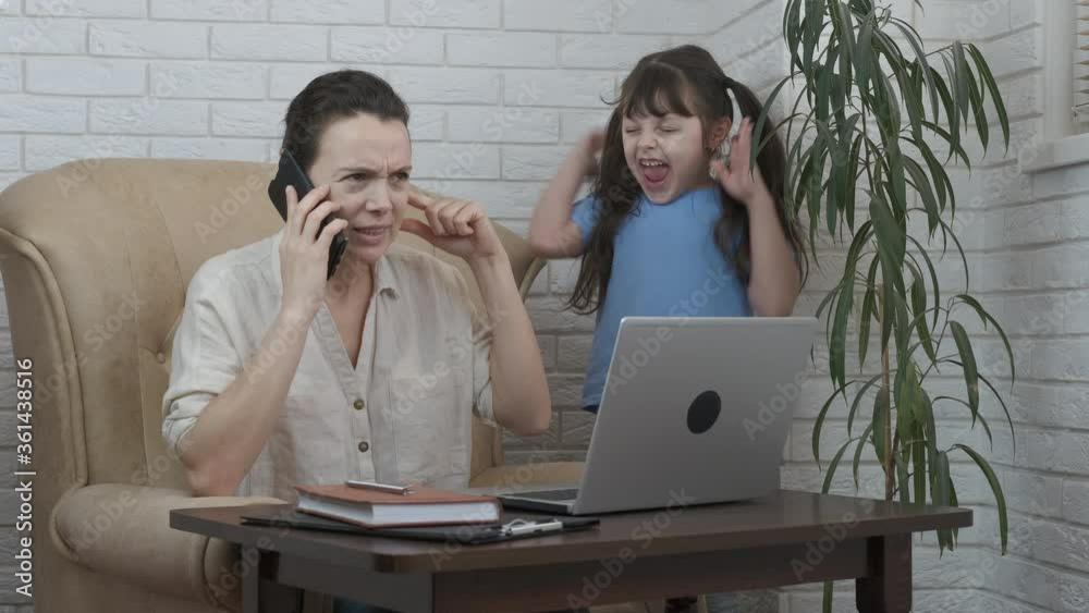 Mom works at home. Mom works at home.
