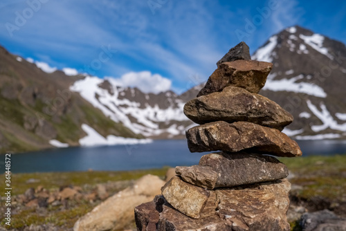 Rock cairn near Rabbit Lake © GenOne360