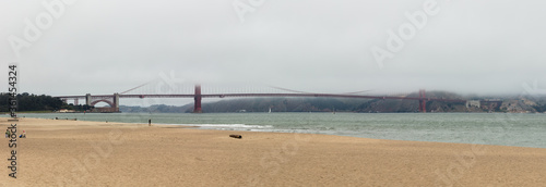 Canvas Print Golden gate bridge in marine layer