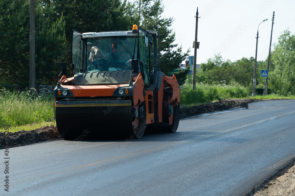The large working machine of the skating rink makes a new asphalt. Road repair. Close-up The large working machine of the skating rink makes a new asphalt. Road repair. Close-up