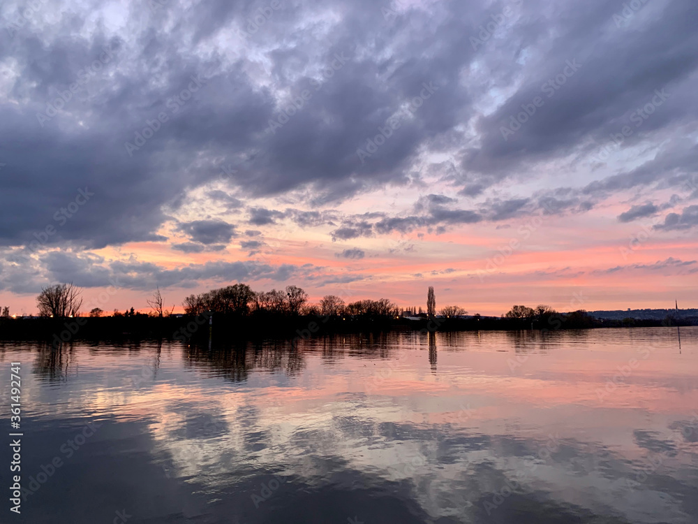 Obraz premium sunset over the seine river, ‎⁨Amfreville-la-Mi-Voie⁩, ⁨Upper Normandy⁩, ⁨France⁩