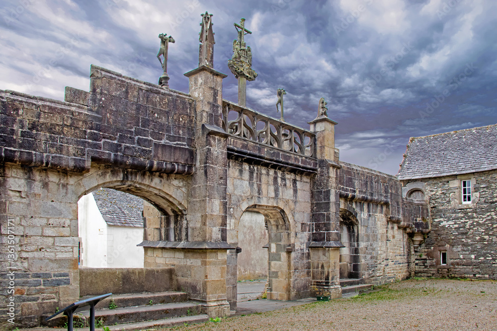 Fototapeta premium La Martyre. La porte triomphale de l'église Saint Salomon de l'enclos paroissial. Finistère. Bretagne