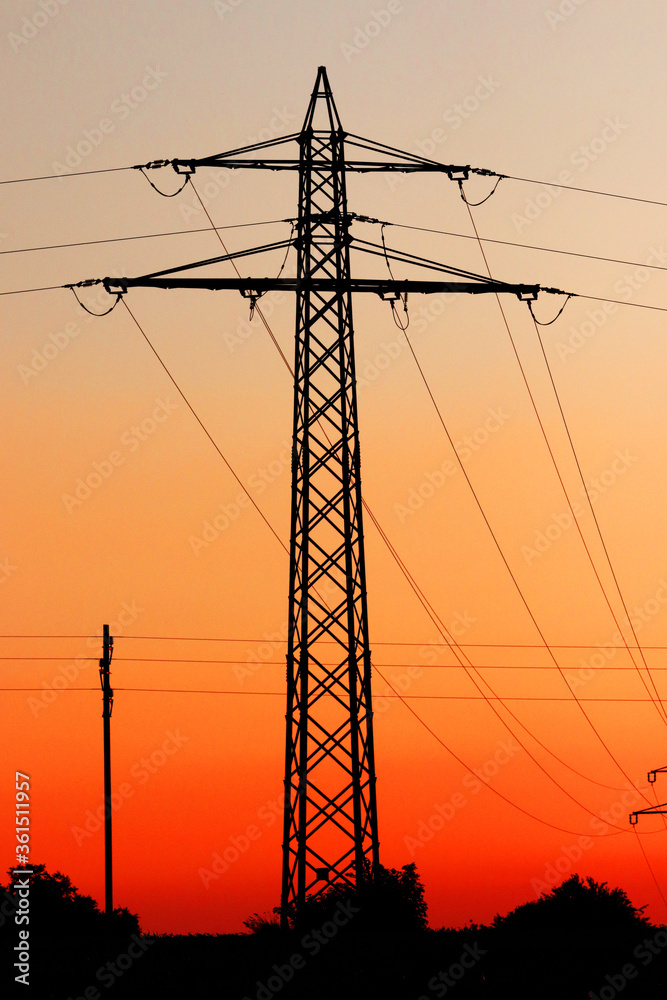 Fototapeta premium Strommast im Abendrot