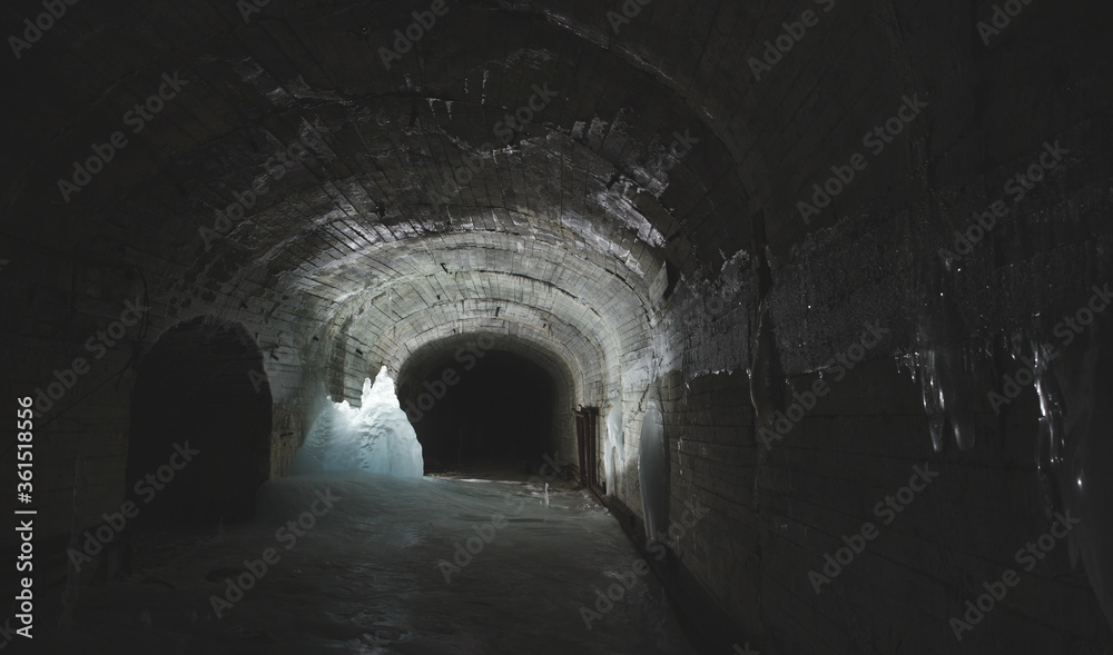 Obraz premium Old dark tunnel of an abandoned bomb shelter, panorama.