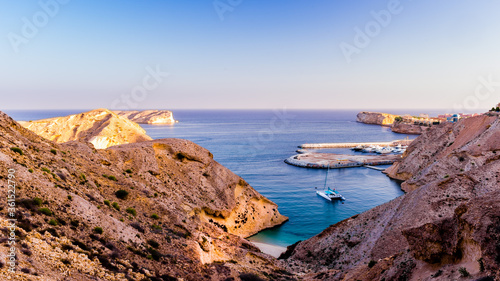 Fotografia Morning View of Shangri-La Marina by the Gulf of Oman