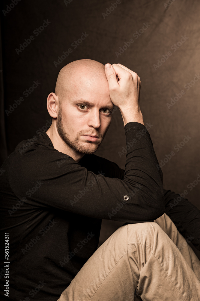 Obraz premium depression man thinking hand on head stress burn out