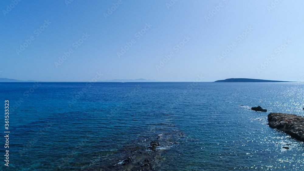 Plage d'Aliko sur l'île de Naxos dans les Cyclades en Grèce vue du ciel Plage d'Aliko sur l'île de Naxos dans les Cyclades en Grèce vue du ciel