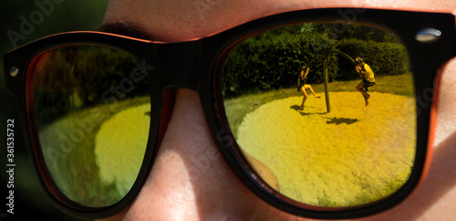 reflektion, spielende Kinder, sommer spass, Brille
